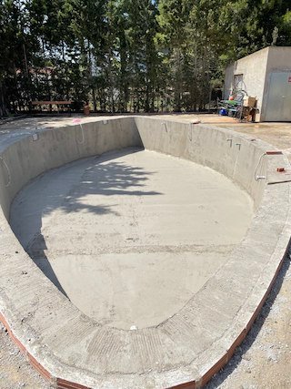 Gunita para piscina de forma irregular