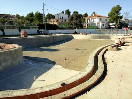 Gunita para piscinas con desbordamiento